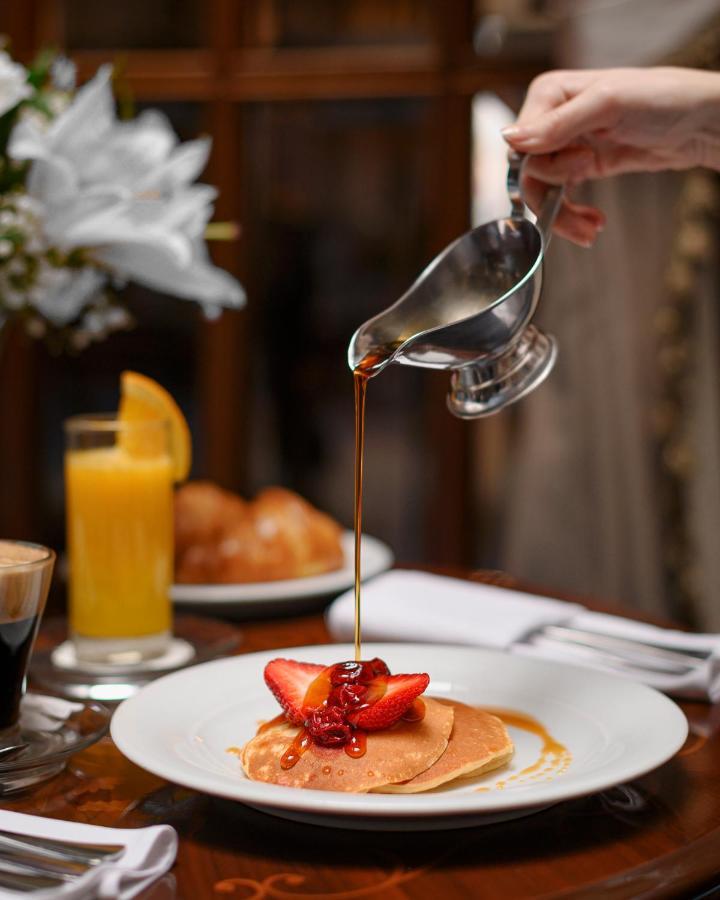 Hotel Europe Sarajevo Luaran gambar Maple syrup being poured onto a fruit salad