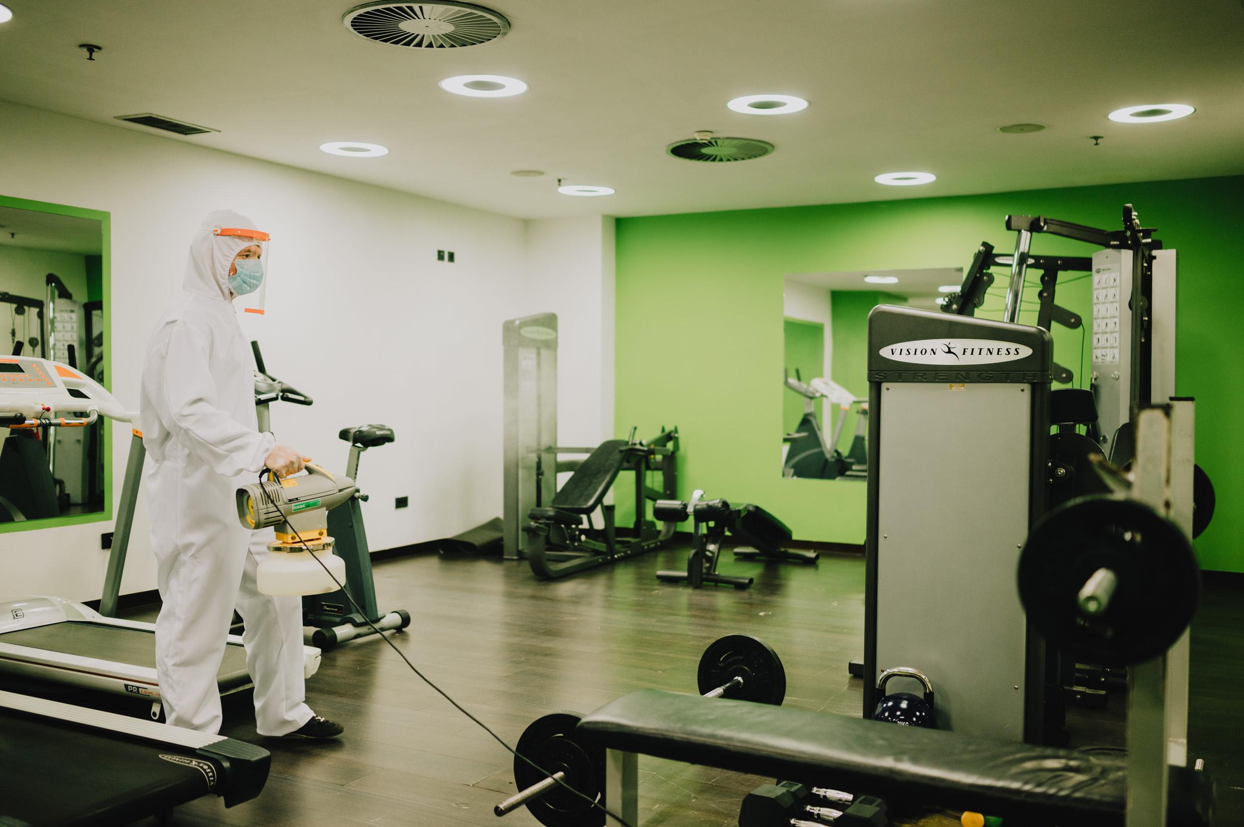 Hotel Europe Sarajevo Luaran gambar Disinfection of a gym in Madrid, Spain