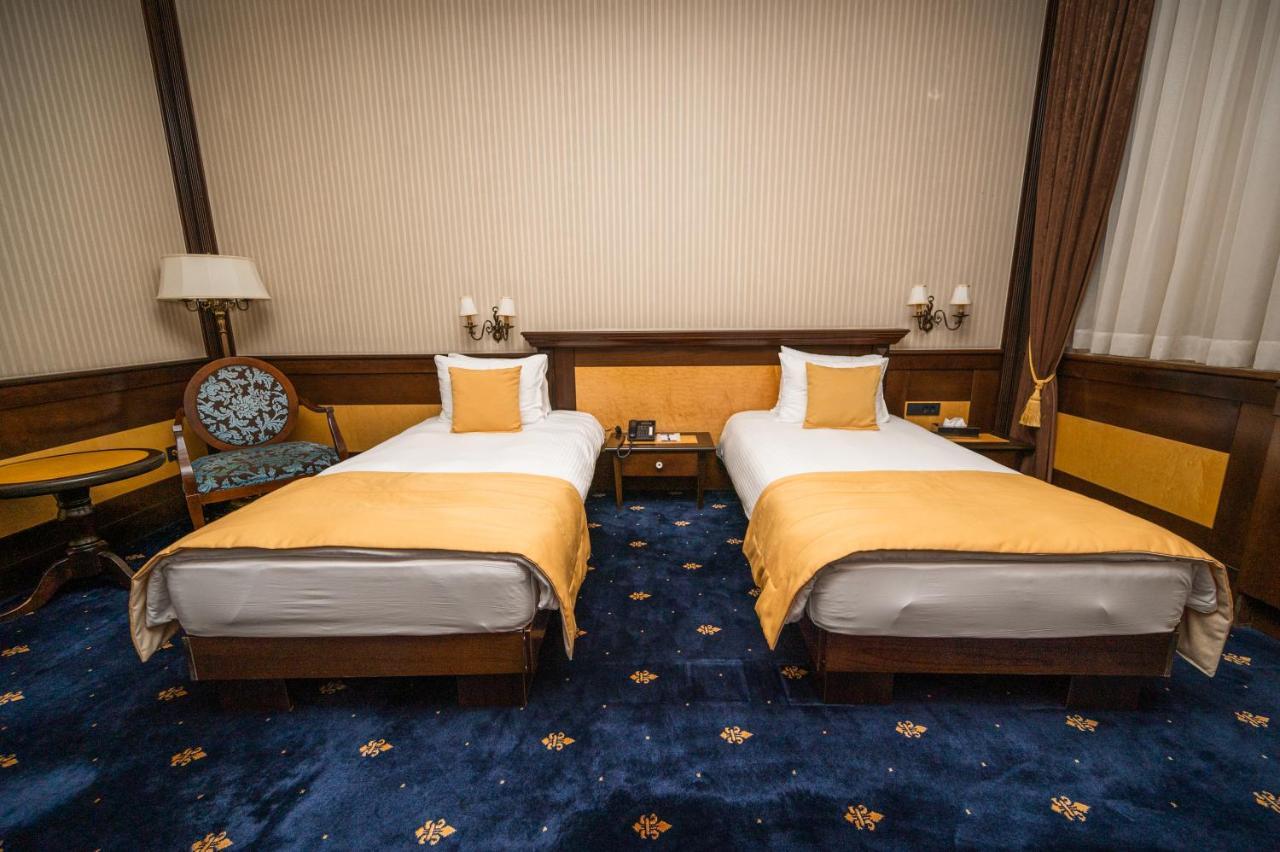 Hotel Europe Sarajevo Luaran gambar A room at the hotel