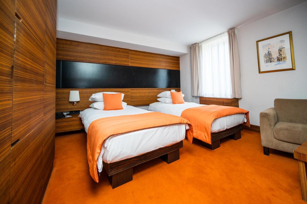 Hotel Europe Sarajevo Luaran gambar A room at the hotel