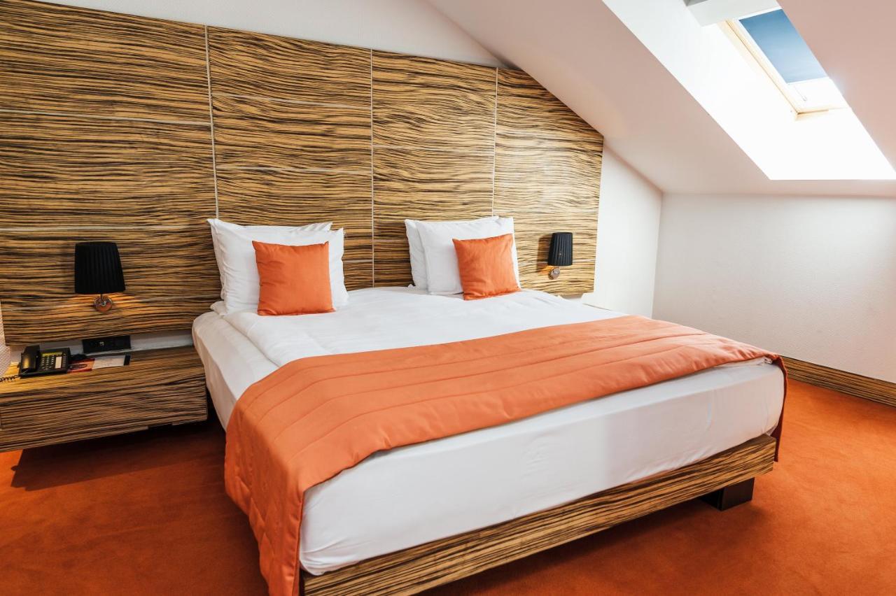 Hotel Europe Sarajevo Luaran gambar A bedroom