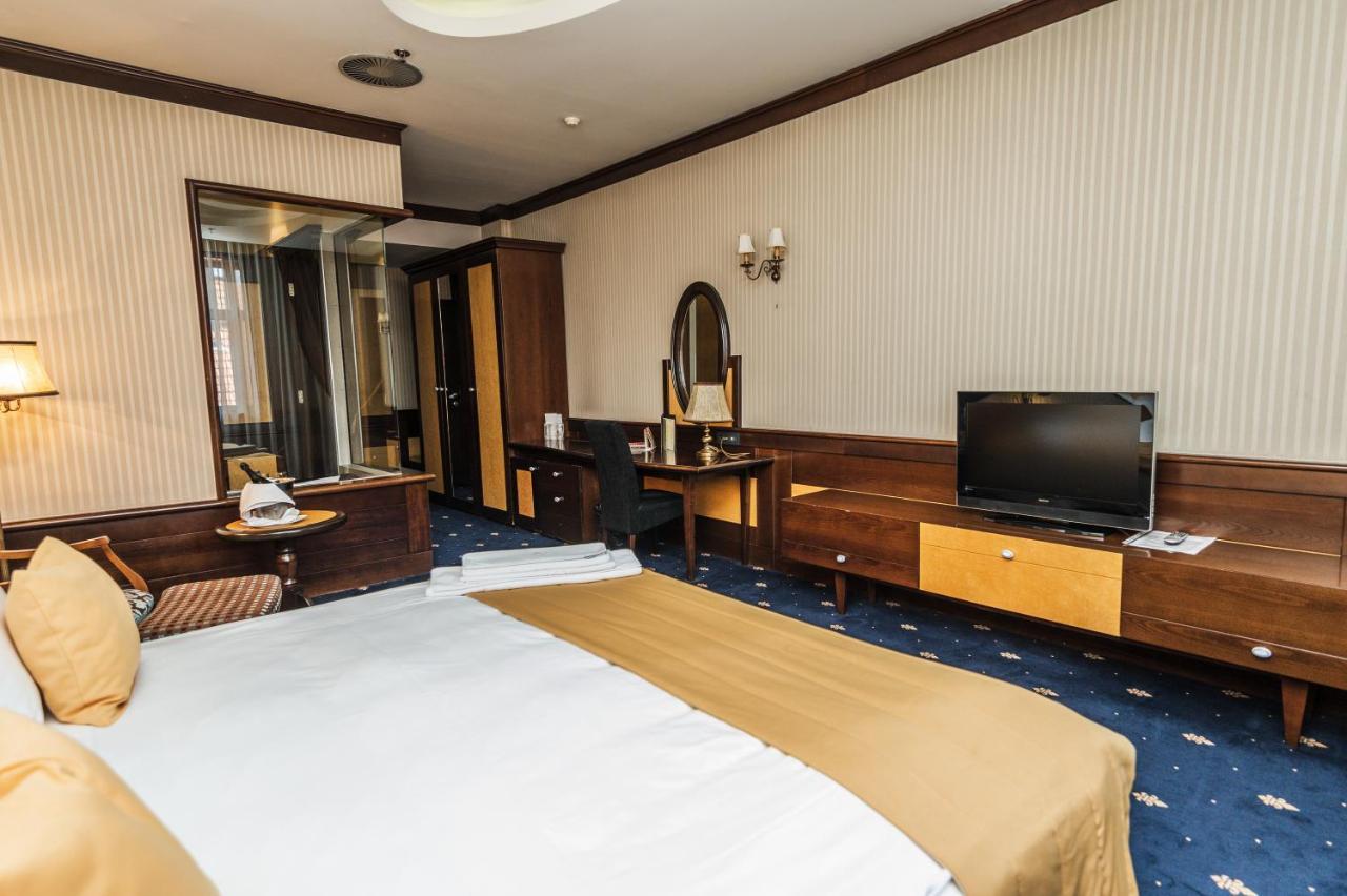 Hotel Europe Sarajevo Luaran gambar A room at the hotel