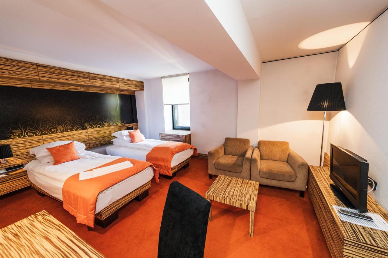 Hotel Europe Sarajevo Luaran gambar A room at the hotel