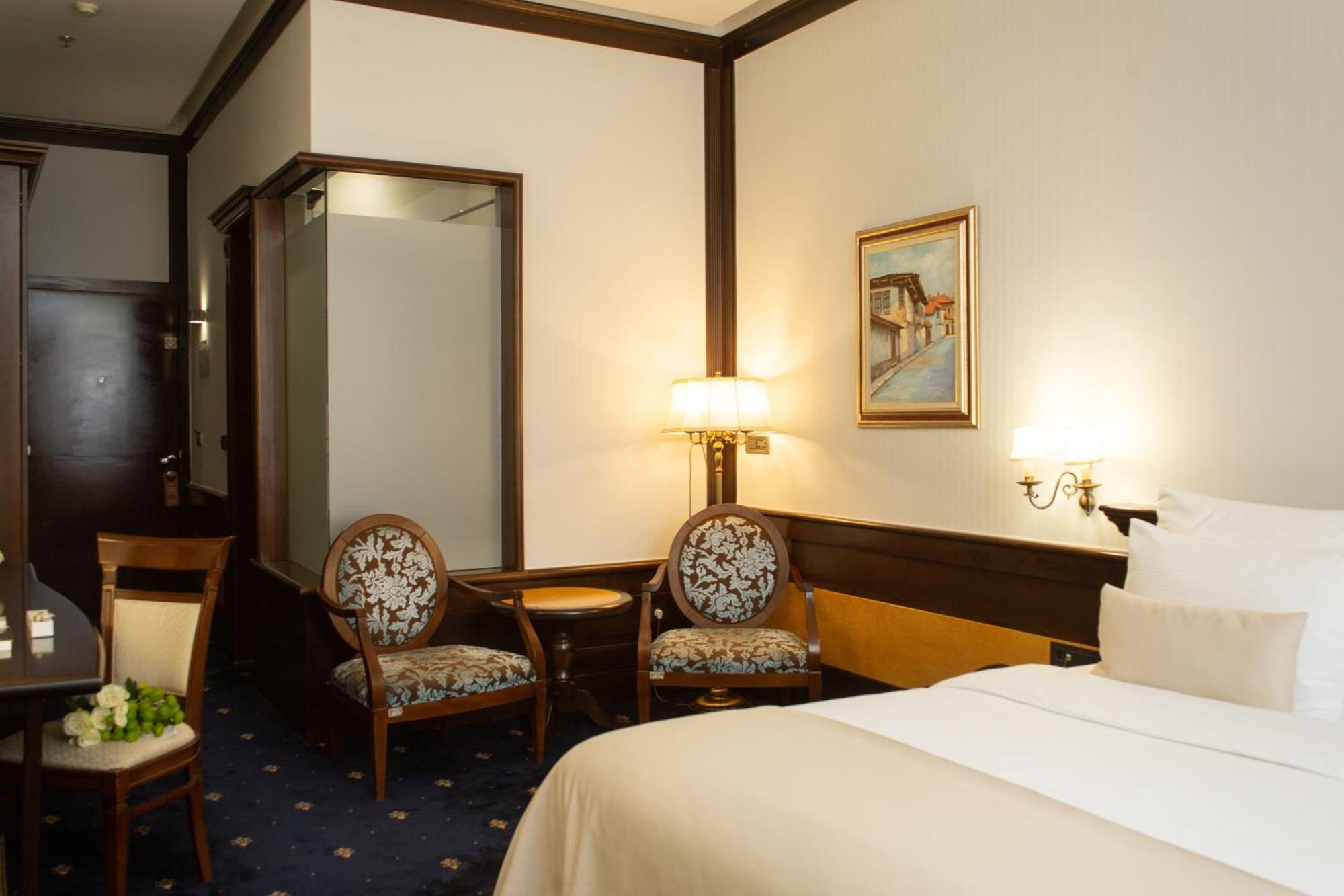Hotel Europe Sarajevo Luaran gambar A room at the hotel