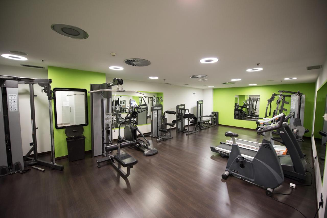 Hotel Europe Sarajevo Luaran gambar The gym at the hotel