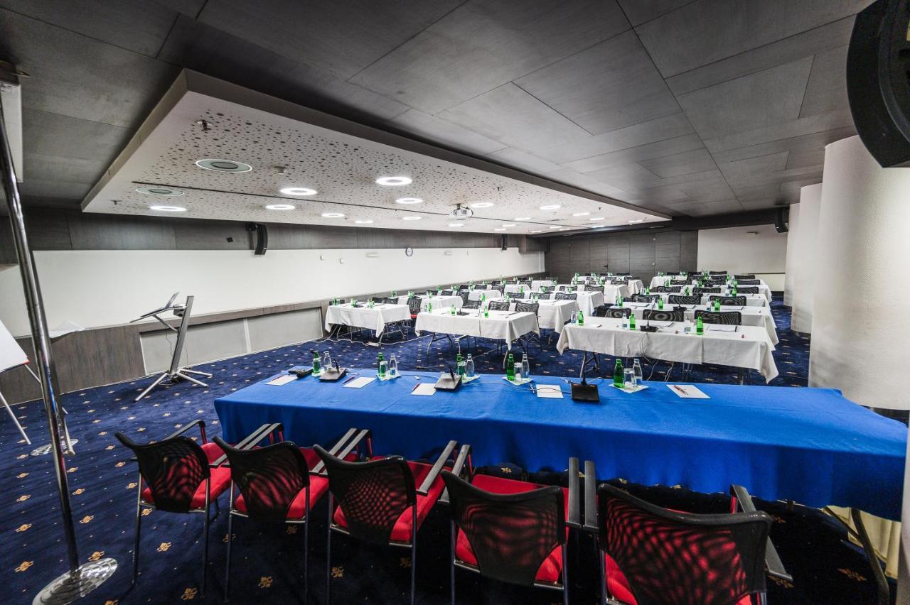 Hotel Europe Sarajevo Luaran gambar The press conference room